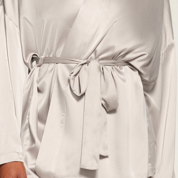 SKIMS Other - SKIMS NWT Bridal Silk Robe - Silver